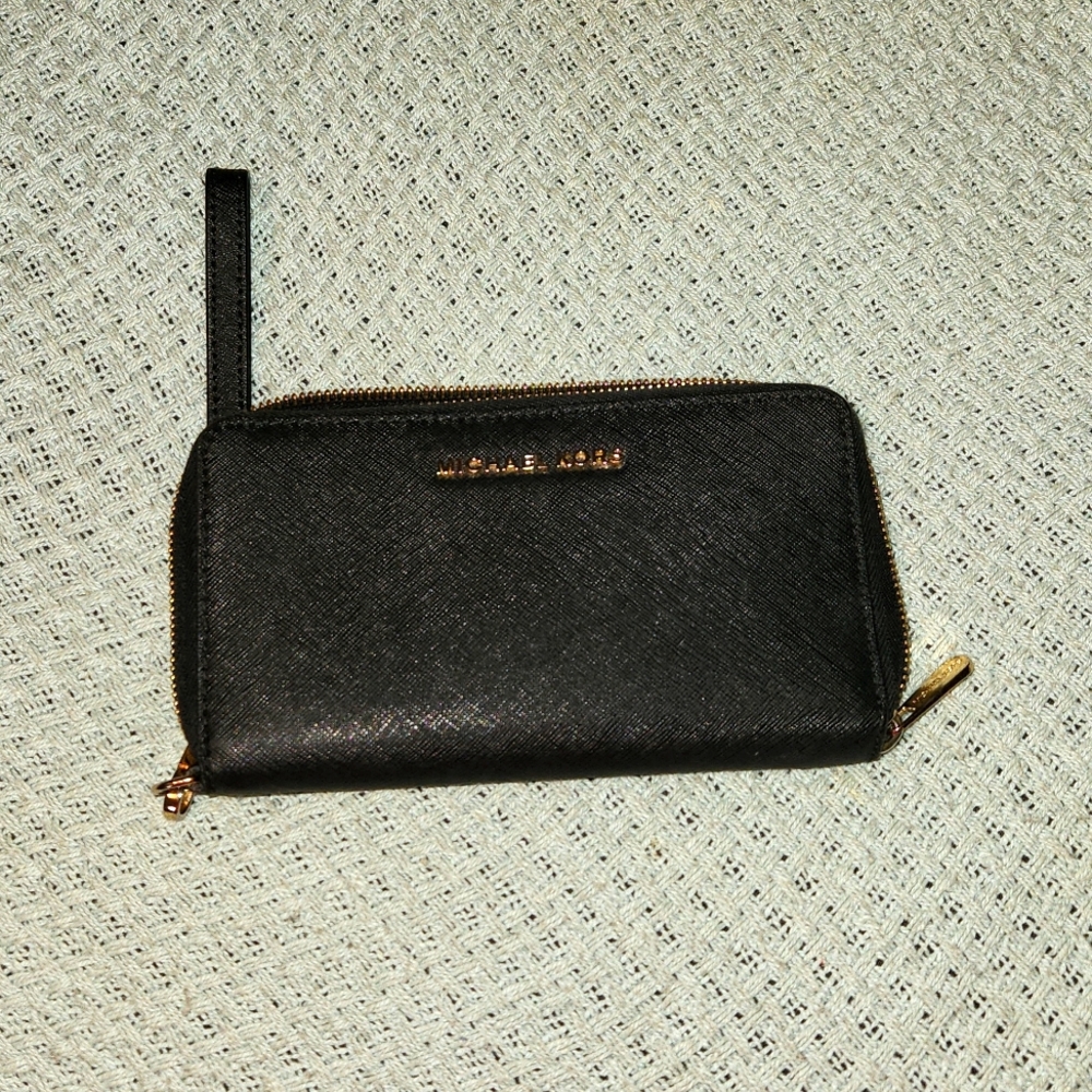 Like new Michael Kors wristlet